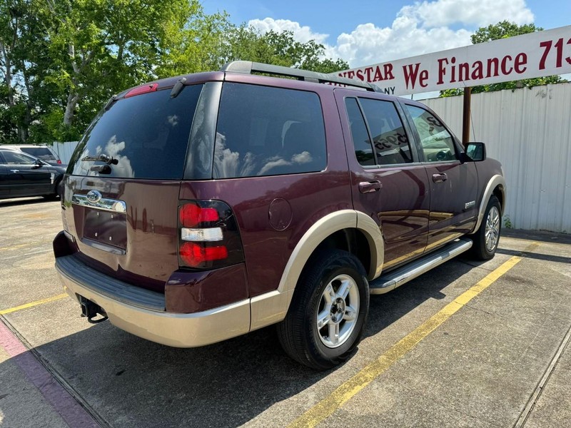 Ford Explorer Vehicle Full-screen Gallery Image 06