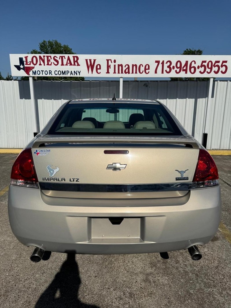 Chevrolet Impala Vehicle Full-screen Gallery Image 04
