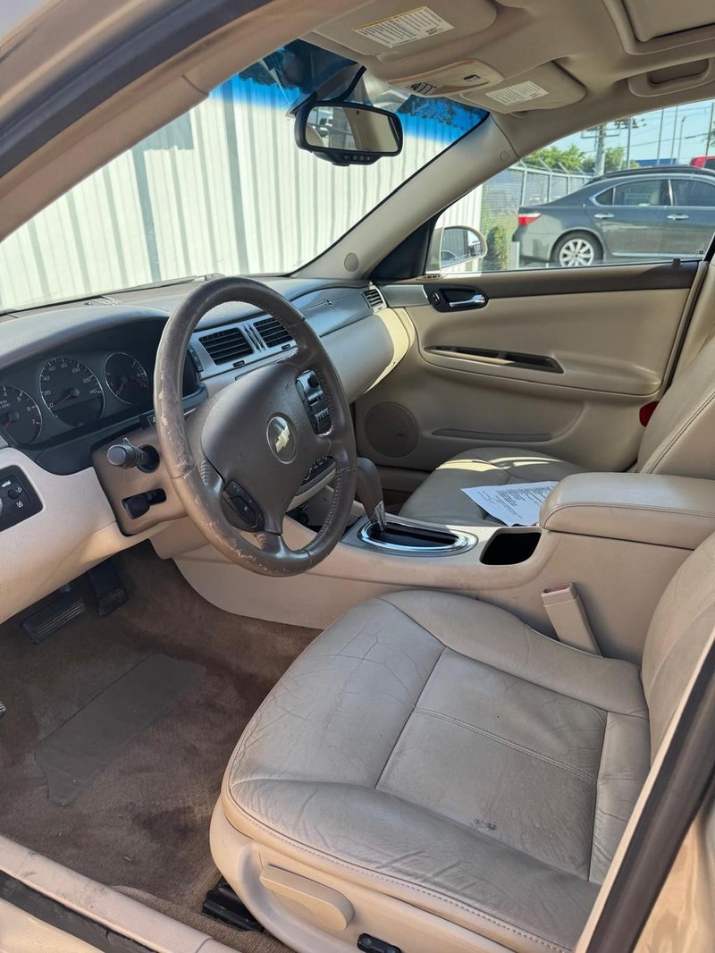 Chevrolet Impala Vehicle Full-screen Gallery Image 08