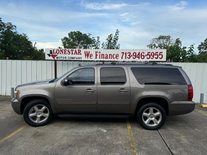 Chevrolet Suburban Vehicle Full-screen Gallery Image 07