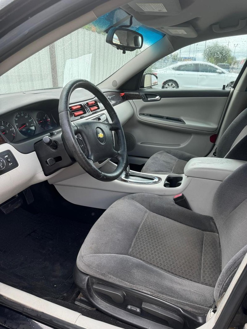 Chevrolet Impala Vehicle Full-screen Gallery Image 08