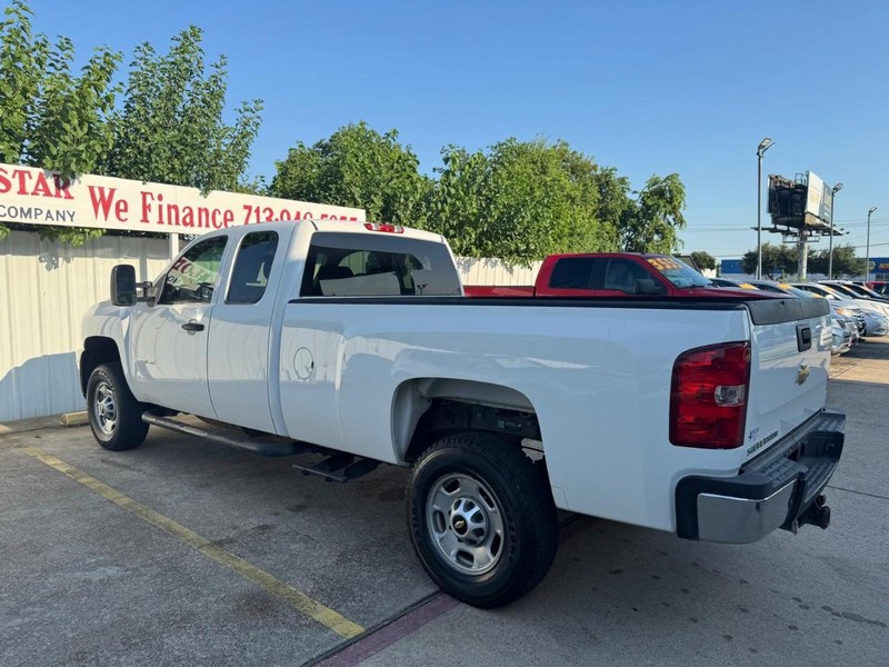 Chevrolet Silverado 2500HD Vehicle Full-screen Gallery Image 05