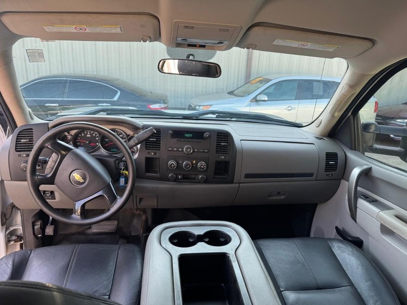 Chevrolet Silverado 2500HD Vehicle Full-screen Gallery Image 07