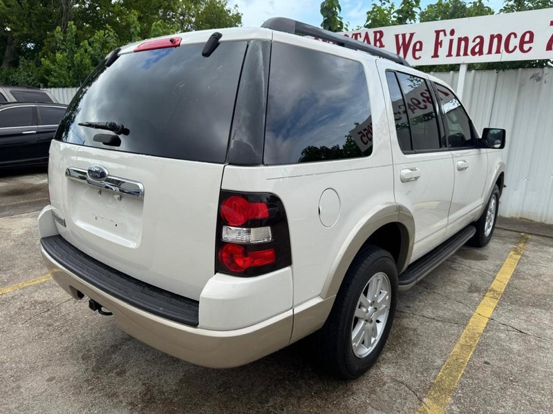 Ford Explorer Vehicle Full-screen Gallery Image 05