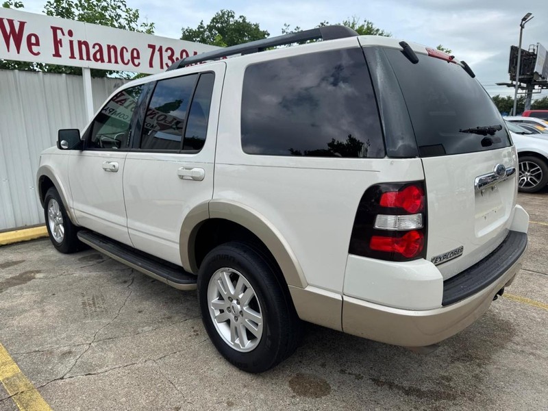 Ford Explorer Vehicle Full-screen Gallery Image 06