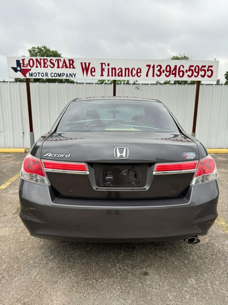 Honda Accord Sedan Vehicle Full-screen Gallery Image 04