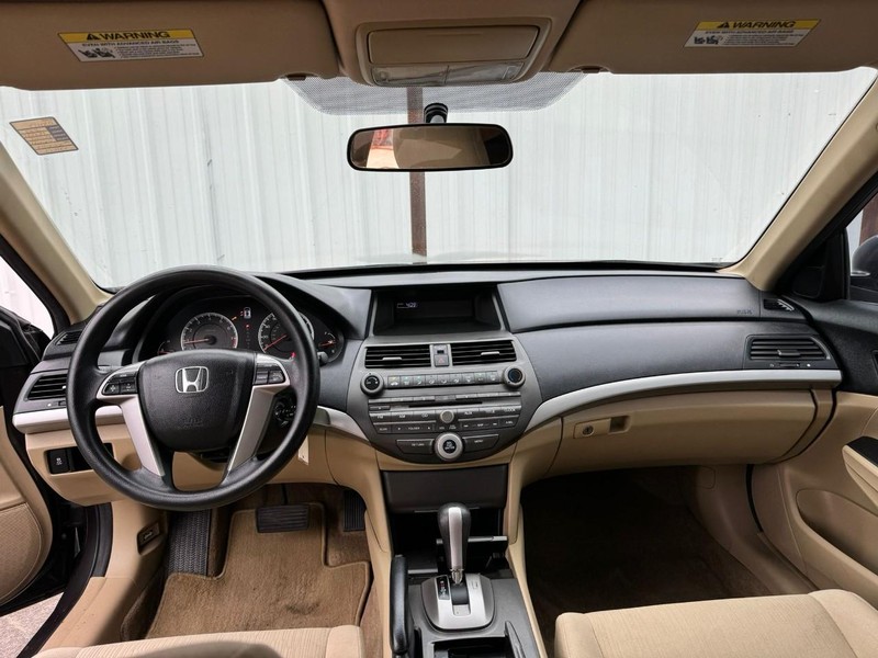 Honda Accord Sedan Vehicle Full-screen Gallery Image 09