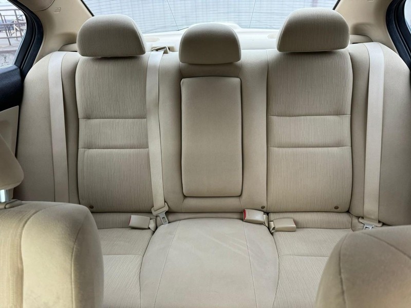 Honda Accord Sedan Vehicle Full-screen Gallery Image 10