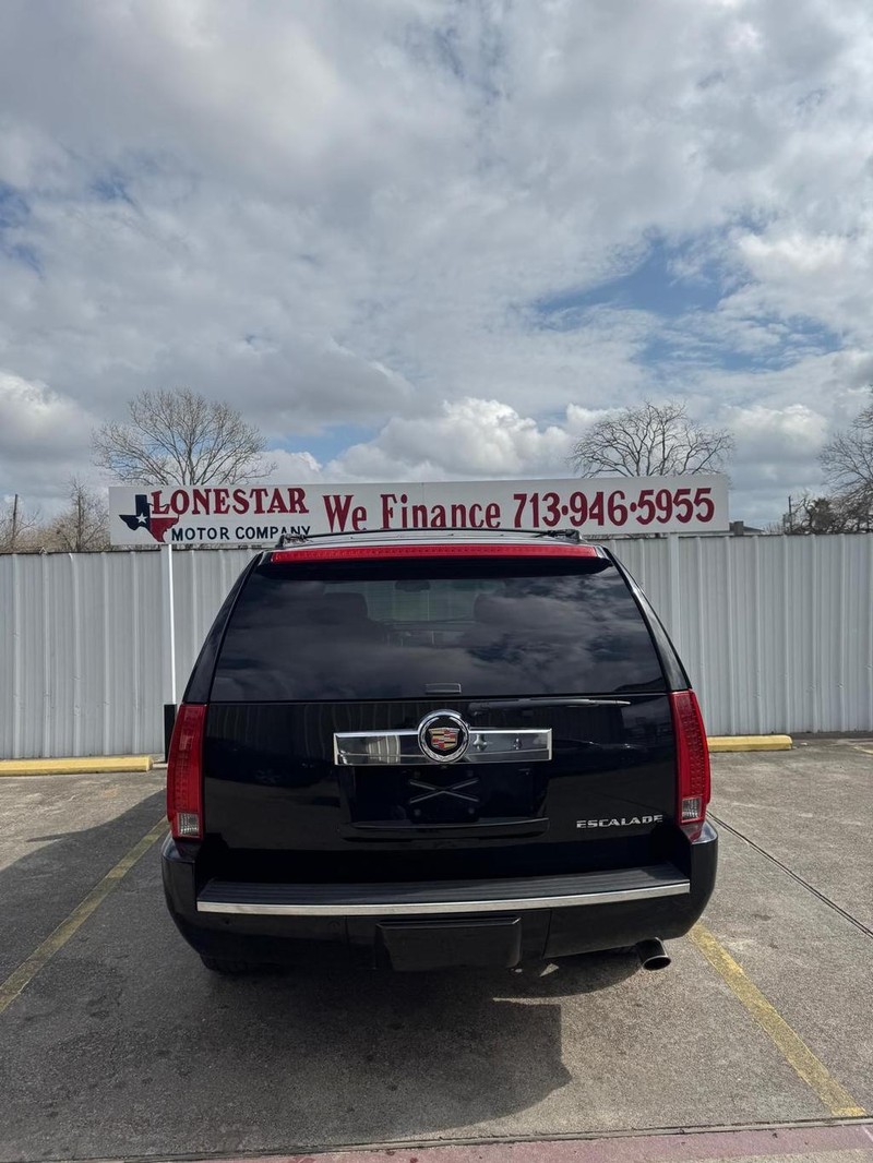 Cadillac Escalade Vehicle Full-screen Gallery Image 04