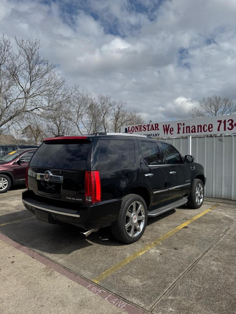 Cadillac Escalade Vehicle Full-screen Gallery Image 06