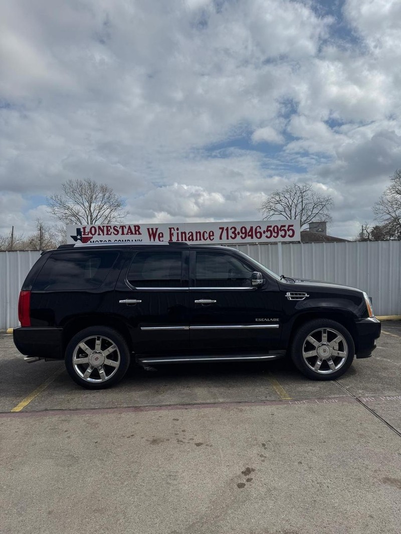 Cadillac Escalade Vehicle Full-screen Gallery Image 07