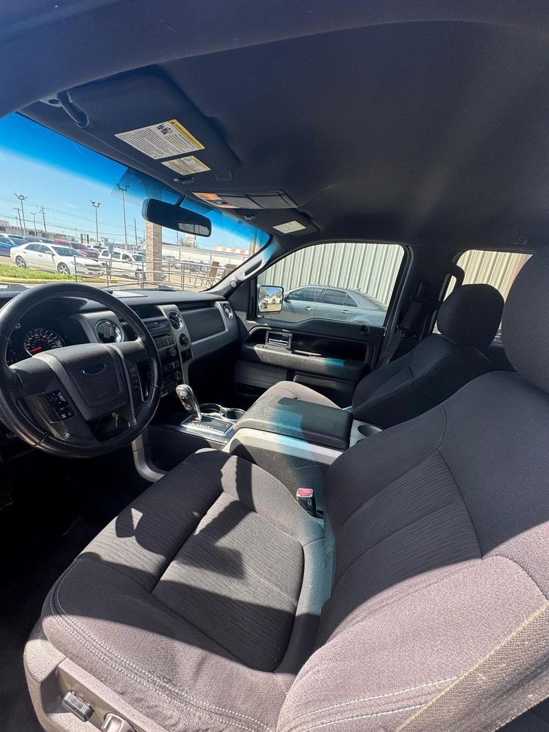 Ford F-150 Vehicle Full-screen Gallery Image 09