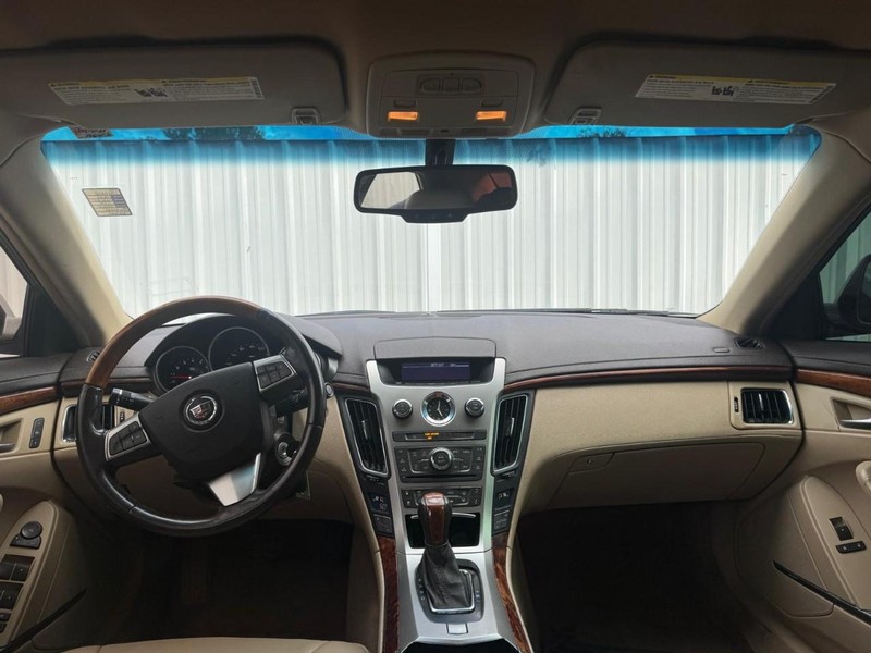 Cadillac CTS Sedan Vehicle Full-screen Gallery Image 09