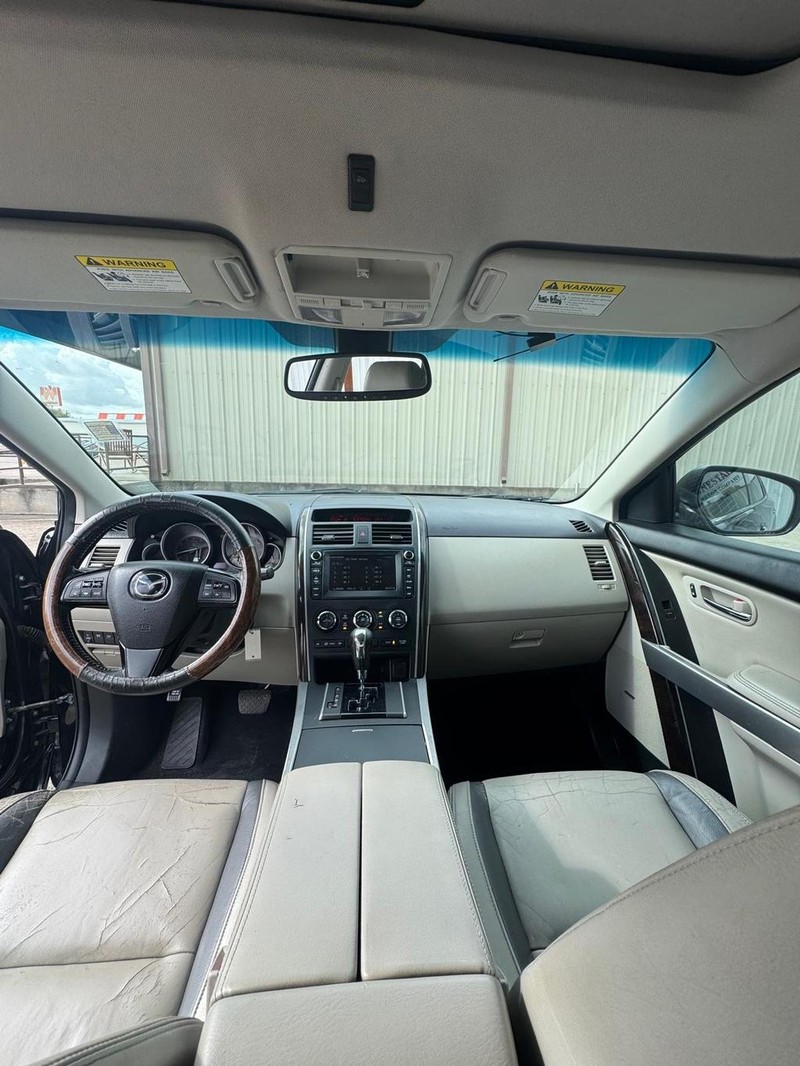 Mazda CX-9 Vehicle Full-screen Gallery Image 09