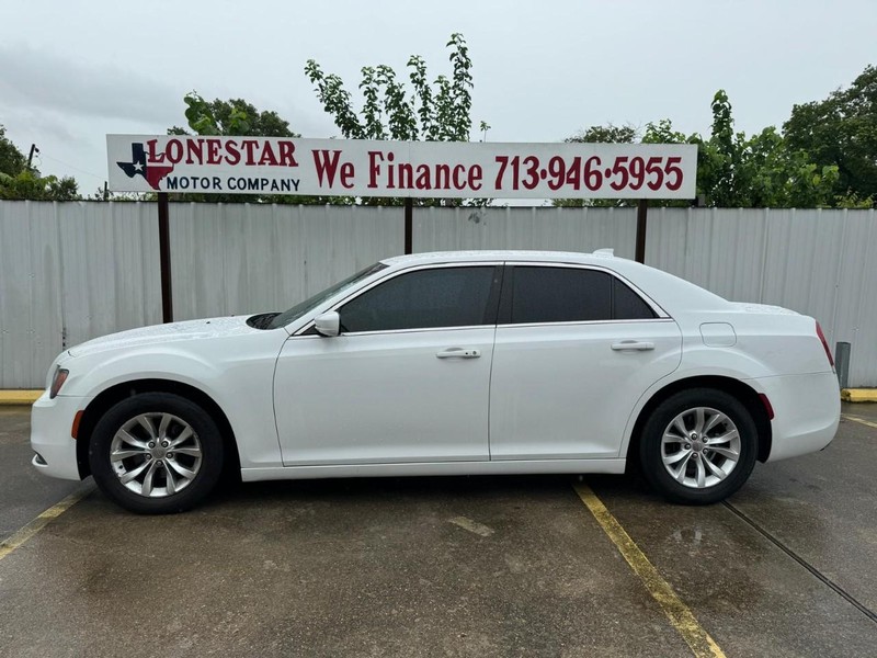 Chrysler 300 Vehicle Full-screen Gallery Image 07