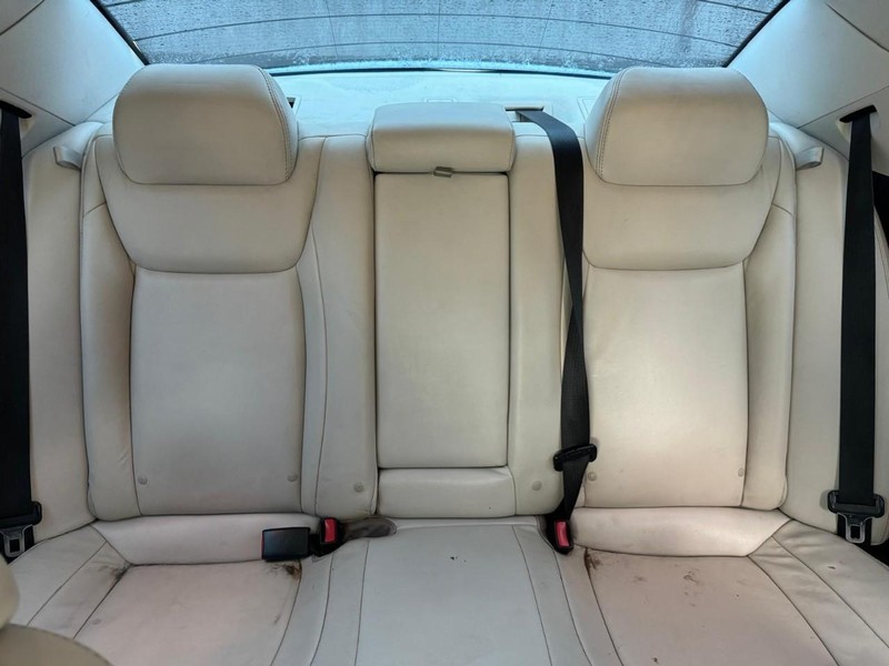 Chrysler 300 Vehicle Full-screen Gallery Image 09