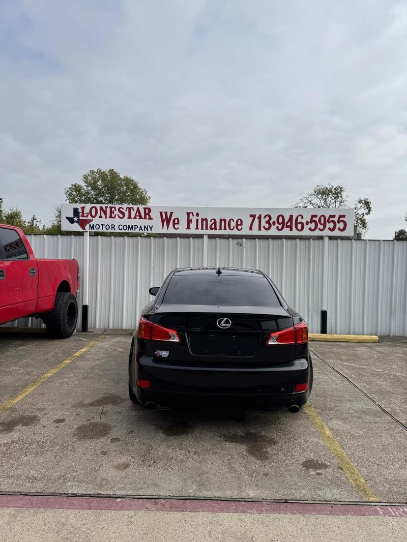 Lexus IS 250 Vehicle Full-screen Gallery Image 04