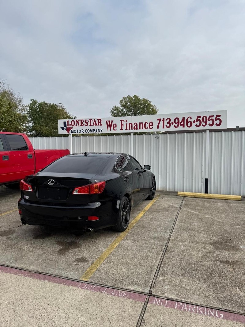 Lexus IS 250 Vehicle Full-screen Gallery Image 05