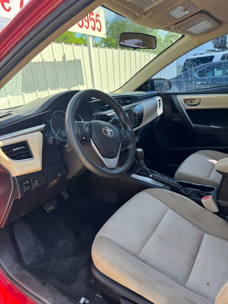 Toyota Corolla Vehicle Full-screen Gallery Image 08