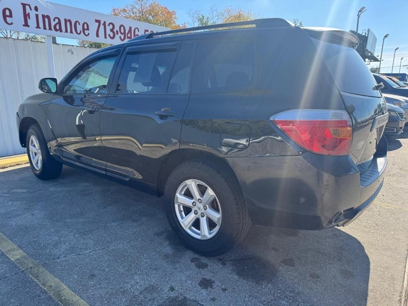 Toyota Highlander Vehicle Full-screen Gallery Image 05