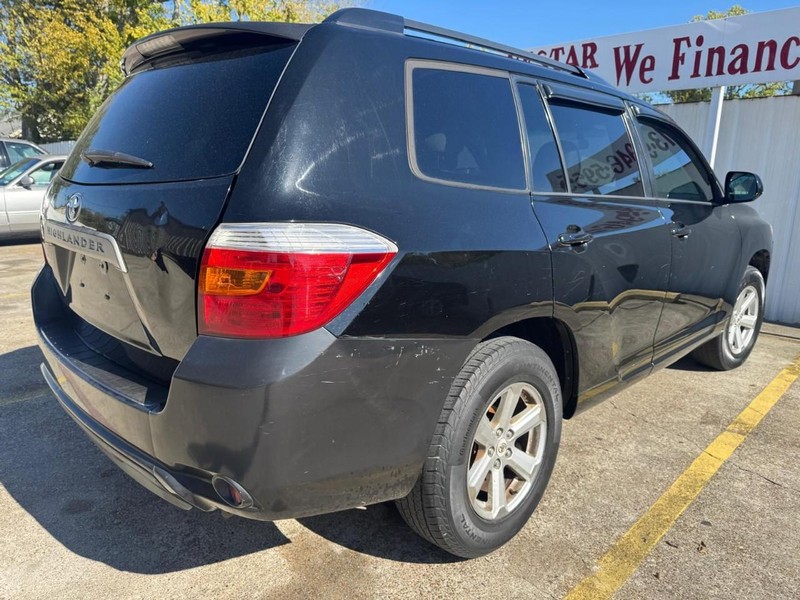 Toyota Highlander Vehicle Full-screen Gallery Image 06