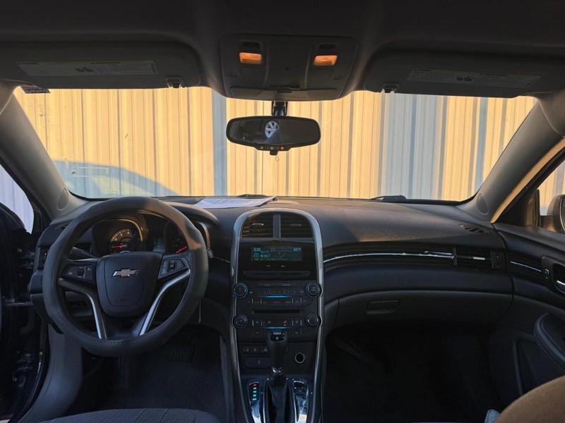 Chevrolet Malibu Vehicle Full-screen Gallery Image 10