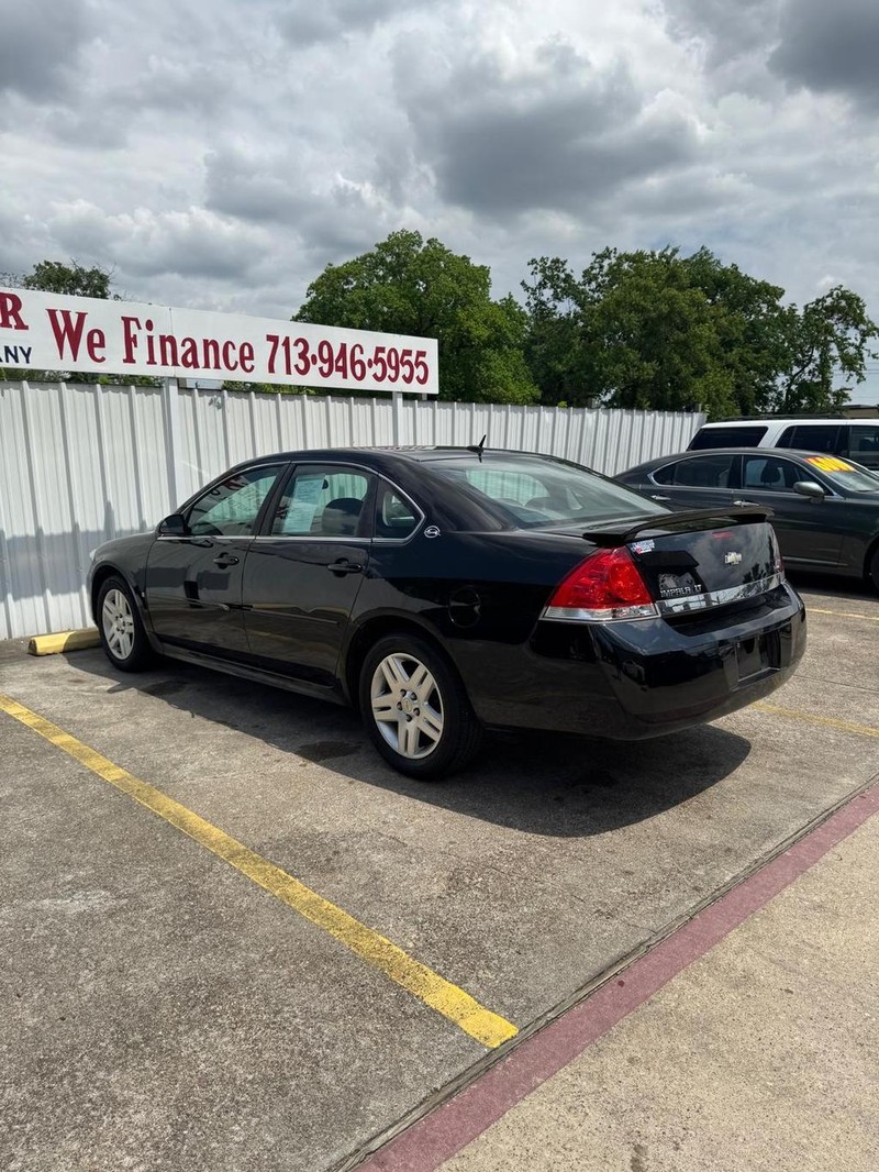 Chevrolet Impala Vehicle Full-screen Gallery Image 05