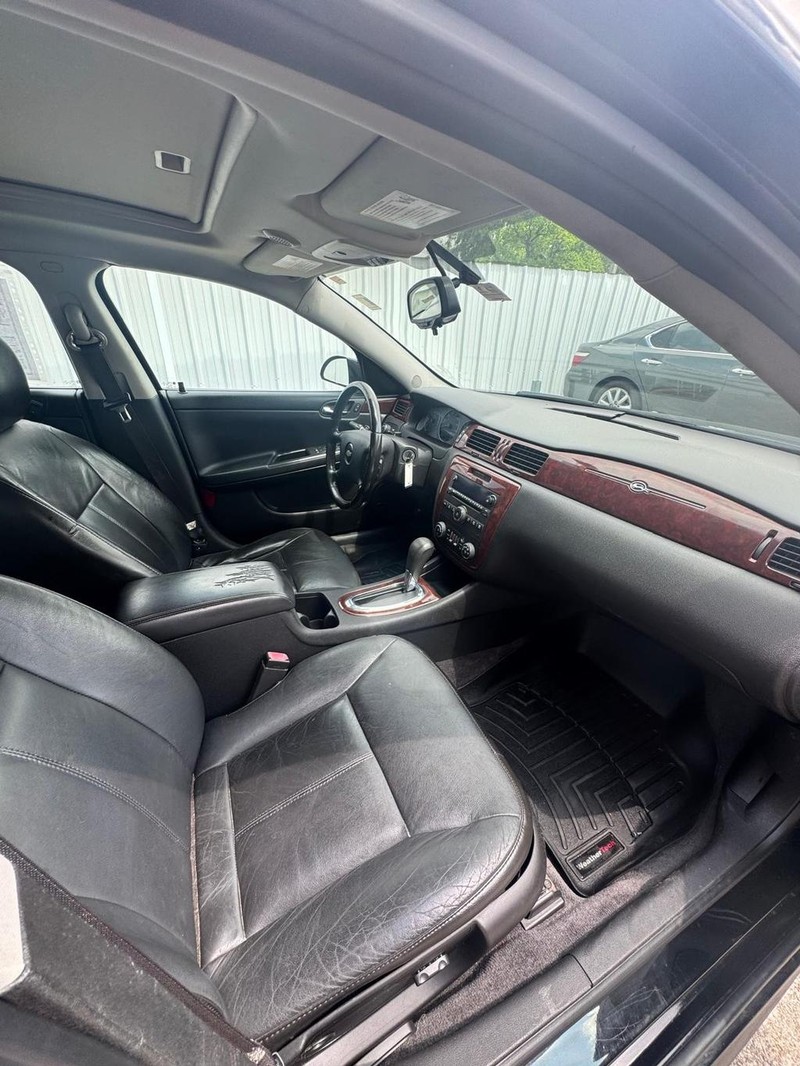 Chevrolet Impala Vehicle Full-screen Gallery Image 08