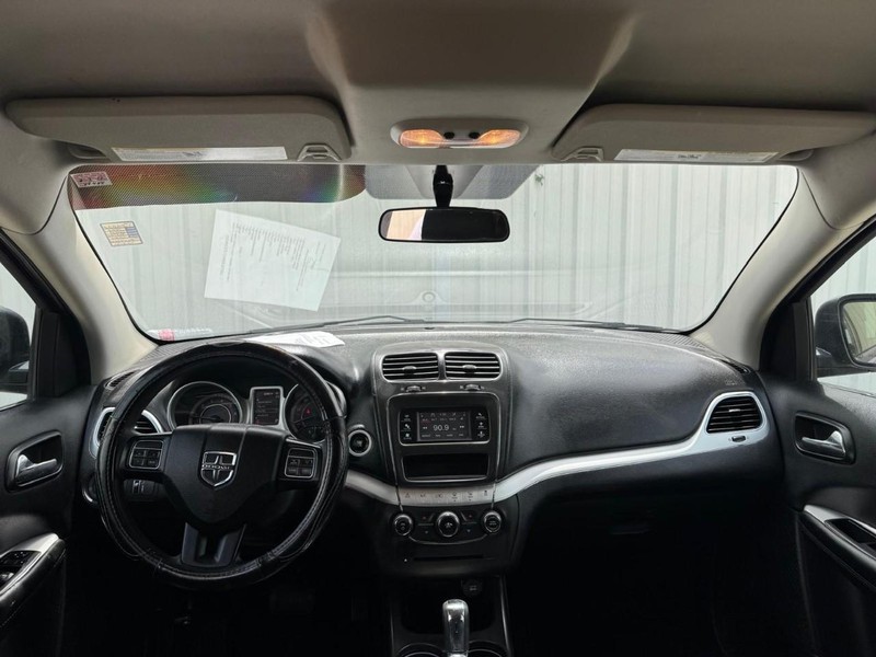 Dodge Journey Vehicle Full-screen Gallery Image 09