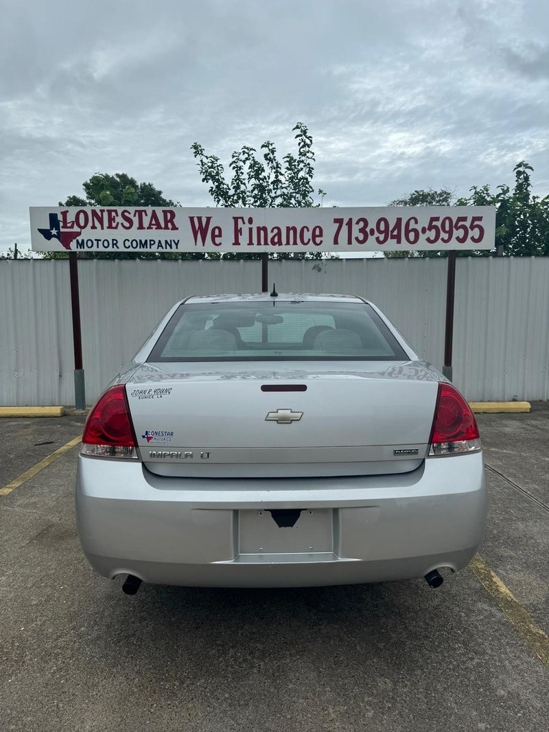 Chevrolet Impala Vehicle Full-screen Gallery Image 04