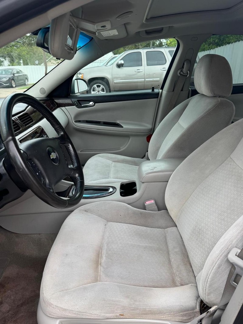 Chevrolet Impala Vehicle Full-screen Gallery Image 08