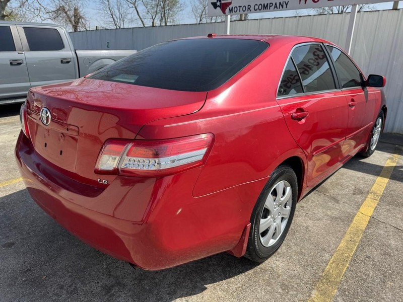 Toyota Camry Vehicle Full-screen Gallery Image 05