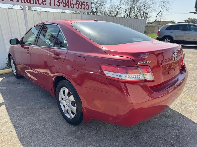 Toyota Camry Vehicle Full-screen Gallery Image 06