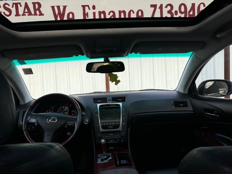 Lexus GS 350 Vehicle Full-screen Gallery Image 08