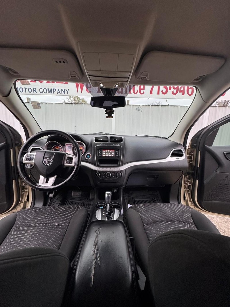 Dodge Journey Vehicle Full-screen Gallery Image 08