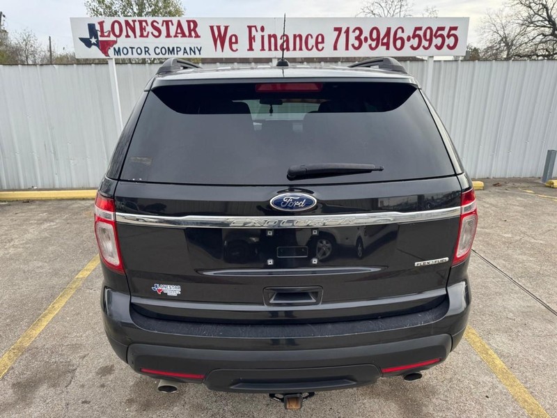 Ford Explorer Vehicle Full-screen Gallery Image 04