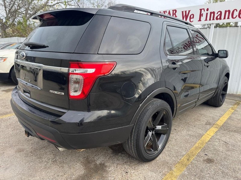 Ford Explorer Vehicle Full-screen Gallery Image 06