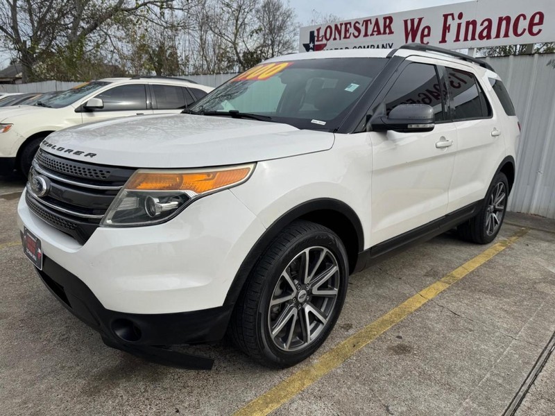 Ford Explorer Vehicle Full-screen Gallery Image 02