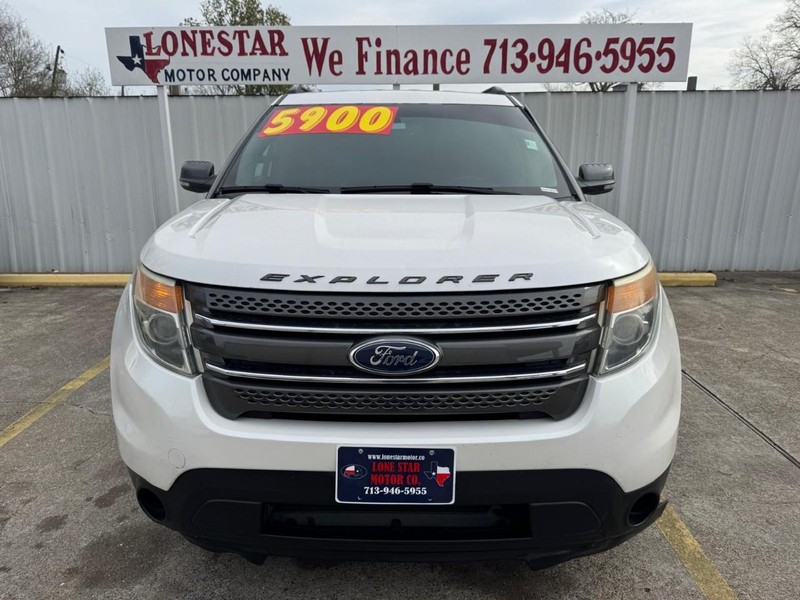 Ford Explorer Vehicle Full-screen Gallery Image 03