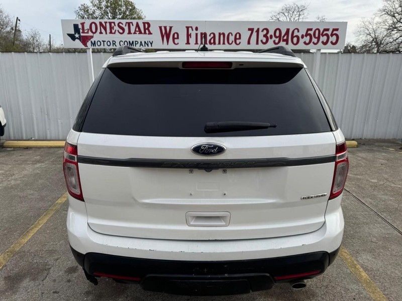 Ford Explorer Vehicle Full-screen Gallery Image 04