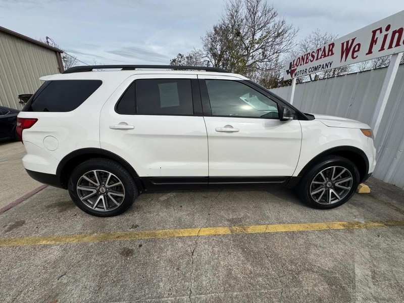 Ford Explorer Vehicle Full-screen Gallery Image 08