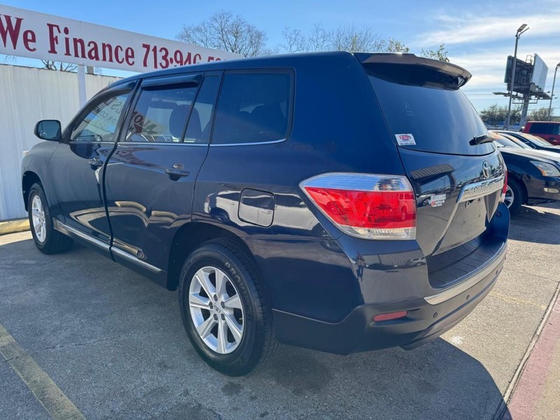 Toyota Highlander Vehicle Full-screen Gallery Image 06