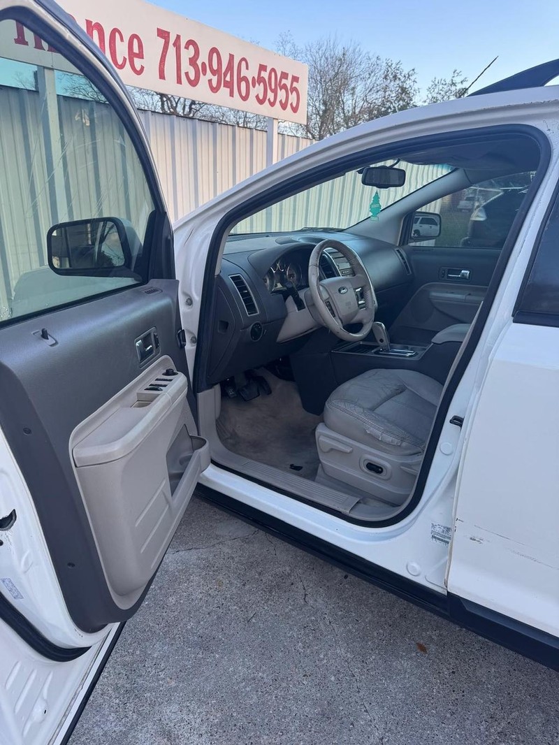 Ford Edge Vehicle Full-screen Gallery Image 09