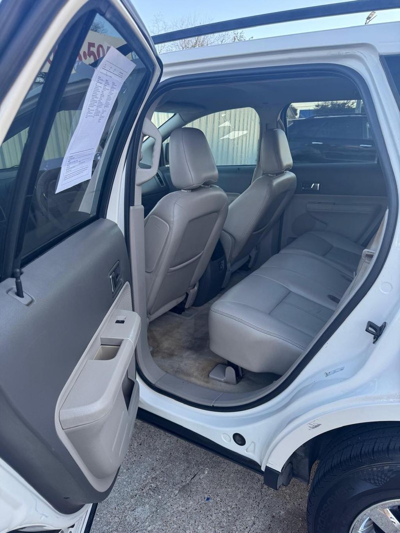 Ford Edge Vehicle Full-screen Gallery Image 10