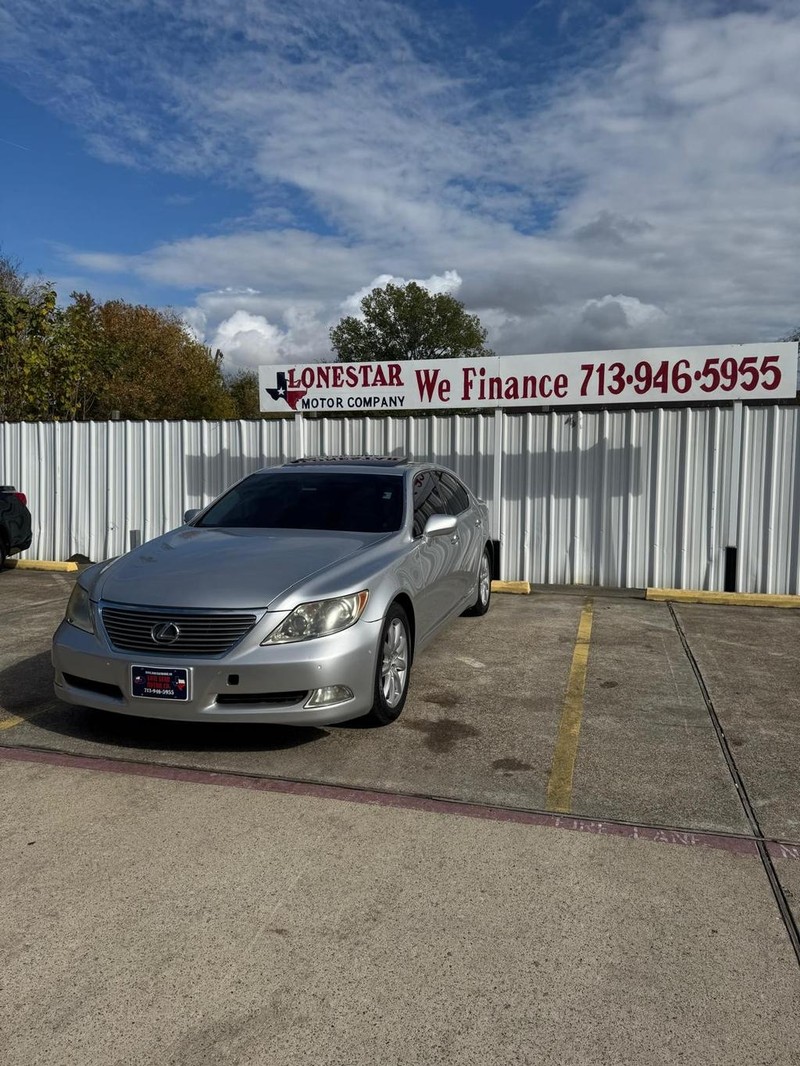 Lexus LS 460 Vehicle Full-screen Gallery Image 02