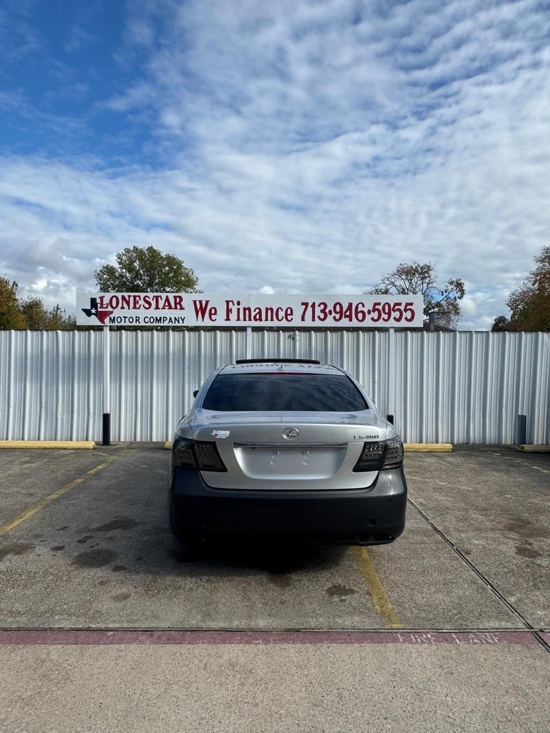 Lexus LS 460 Vehicle Full-screen Gallery Image 04