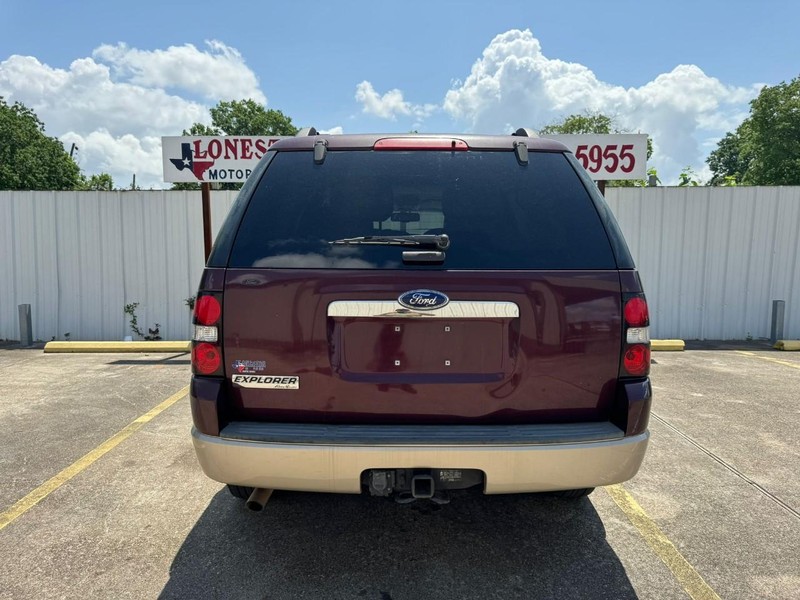 Ford Explorer Vehicle Full-screen Gallery Image 04