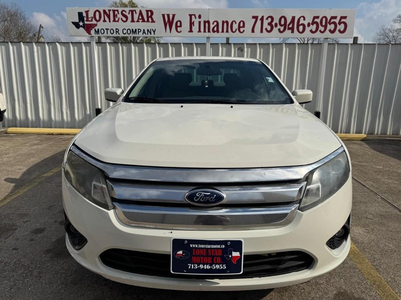 Ford Fusion Vehicle Full-screen Gallery Image 03