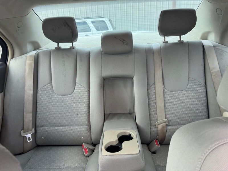 Ford Fusion Vehicle Full-screen Gallery Image 11