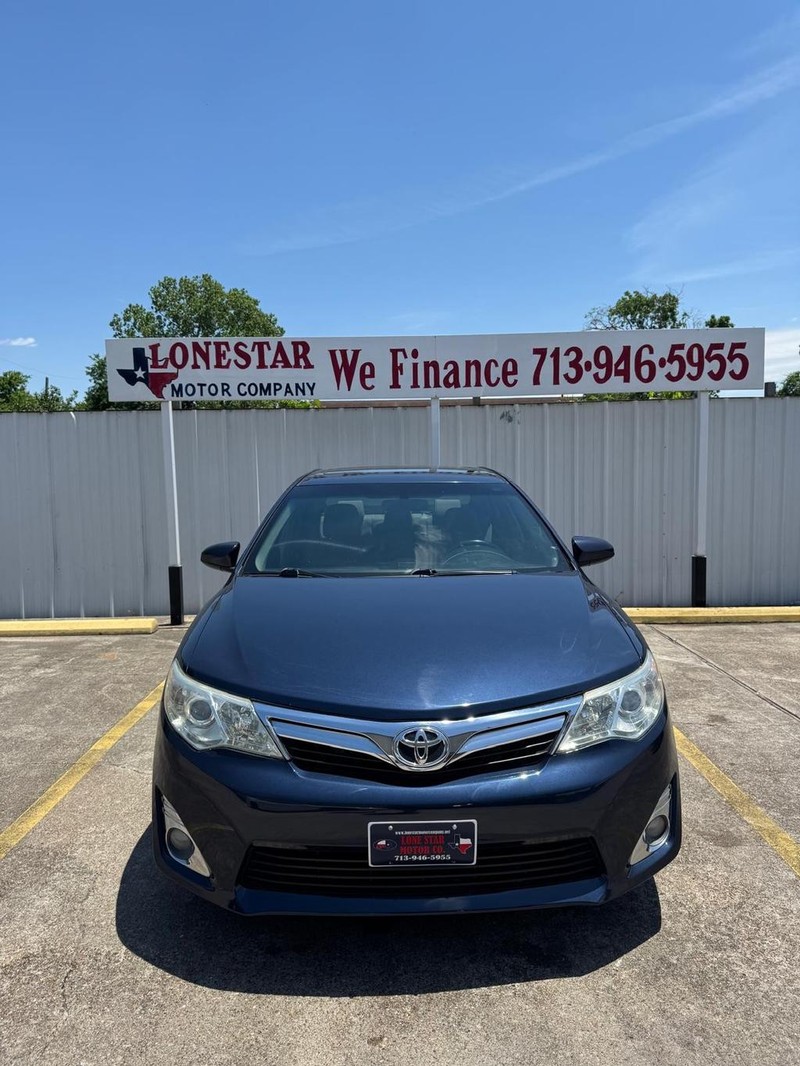 Toyota Camry Vehicle Full-screen Gallery Image 03